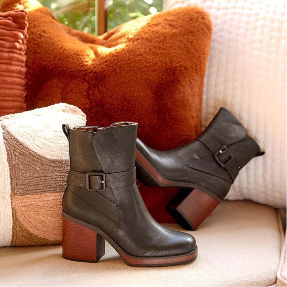 Korks Marci Boot Black NEW! Size 10